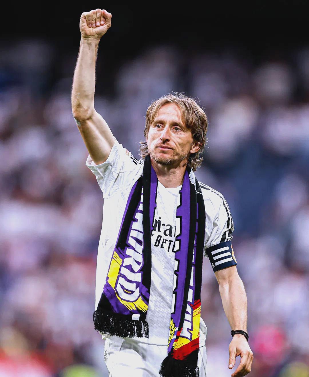 球星赛后发文鼓励全队：继续战斗